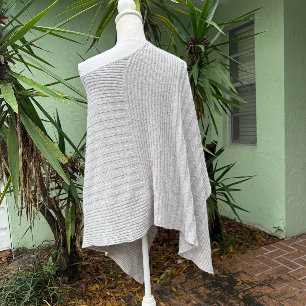 Beryll Cashmere Gray Poncho